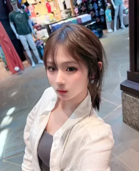 水嫩货奶头很粉