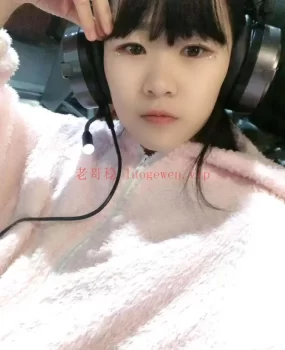 石家庄新百广场两个兼职年轻妹子