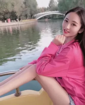 在校学生刚下海妹子很活泼（亲自验证）