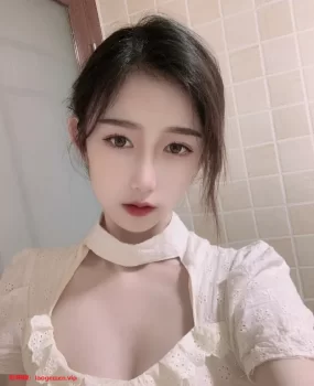 清纯可爱兼职小白虎