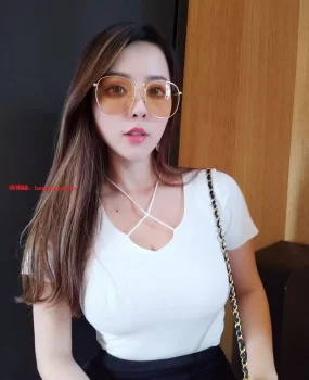 温州极品美女可角色扮演制服诱惑